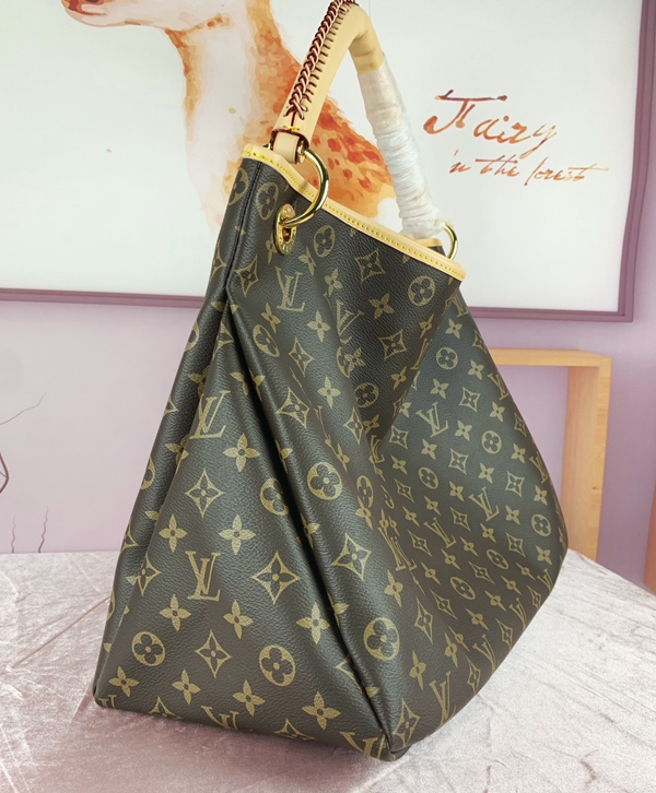 ルイヴィトンバッグ背面デザイン